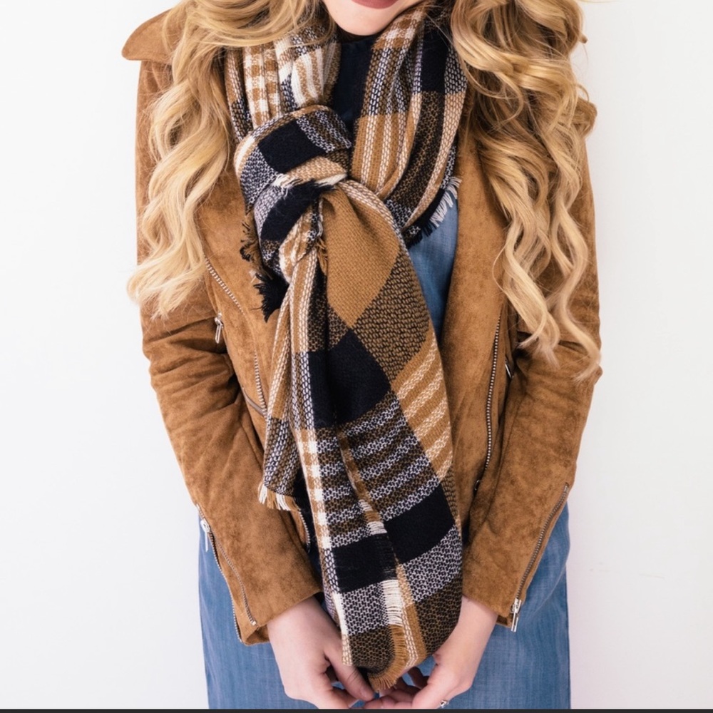 ModCloth Loch & Key Tan Black Plaid
Oversized Blanket Scarf